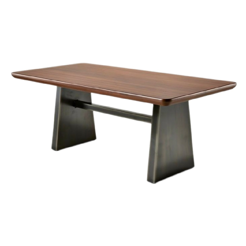 Modern houten eettafel met metalen onderstel